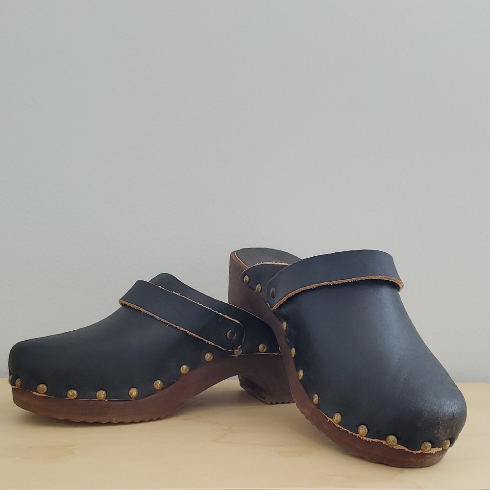 Black Low Clogs by Bosabo